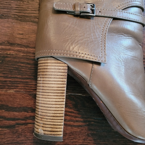 Tory Burch Elegant Brown Knee-High Leather Boots - Picture 9 of 16